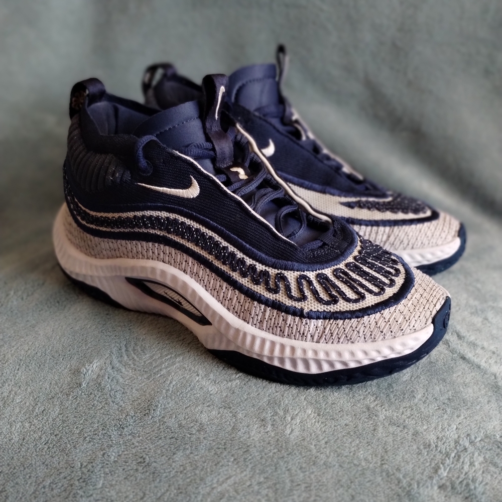 Nike Air Winflo 9 (DZ2906-401) – Women’s 7.5 – Navy/White